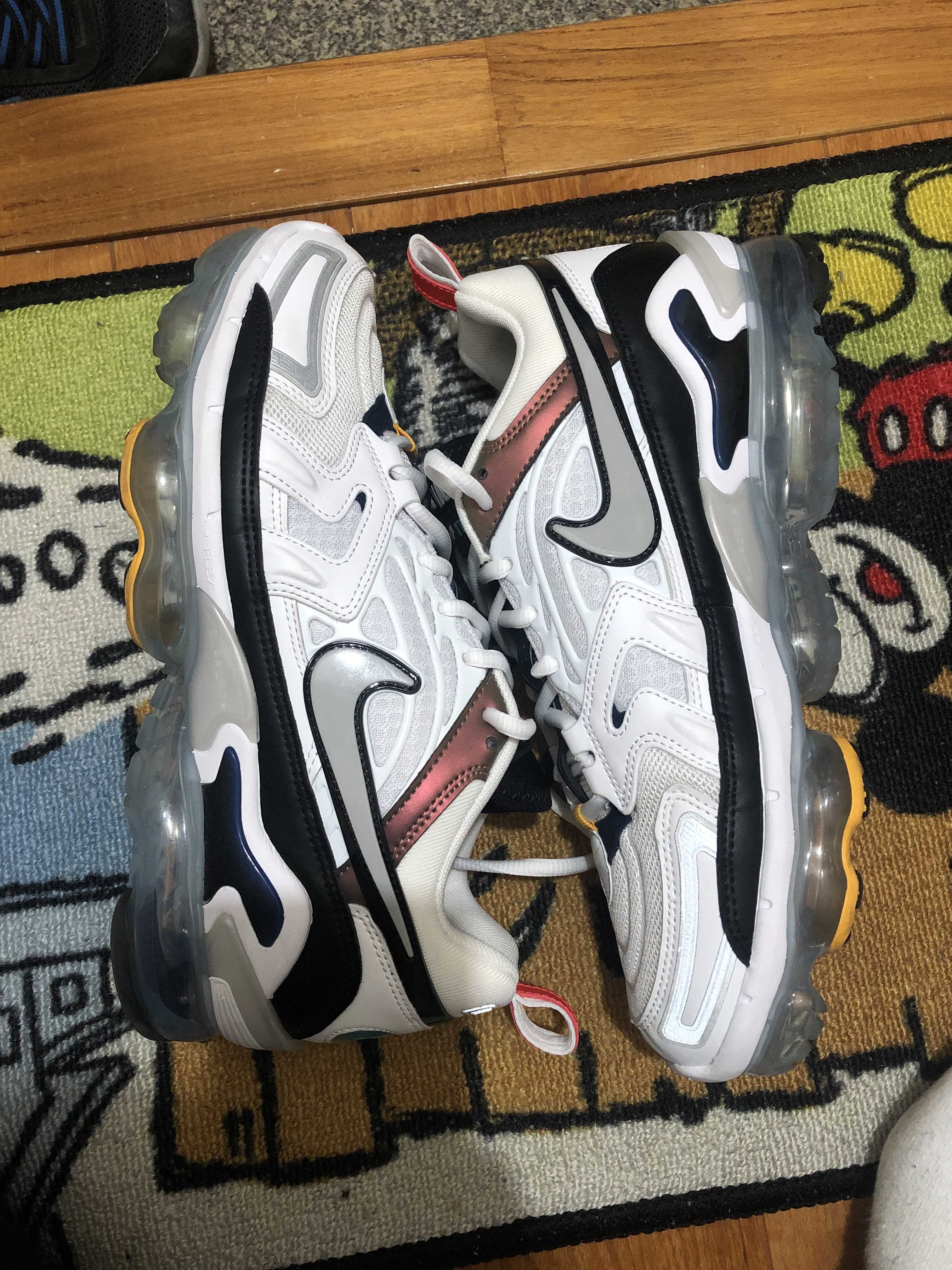 NIKE Women's AIR VAPORMAX EVO "TECH GREY"