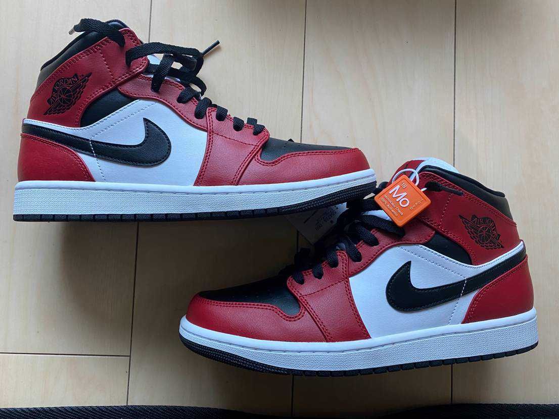 Nike Air Jordan 1 Mid "Chicago Black Toe"