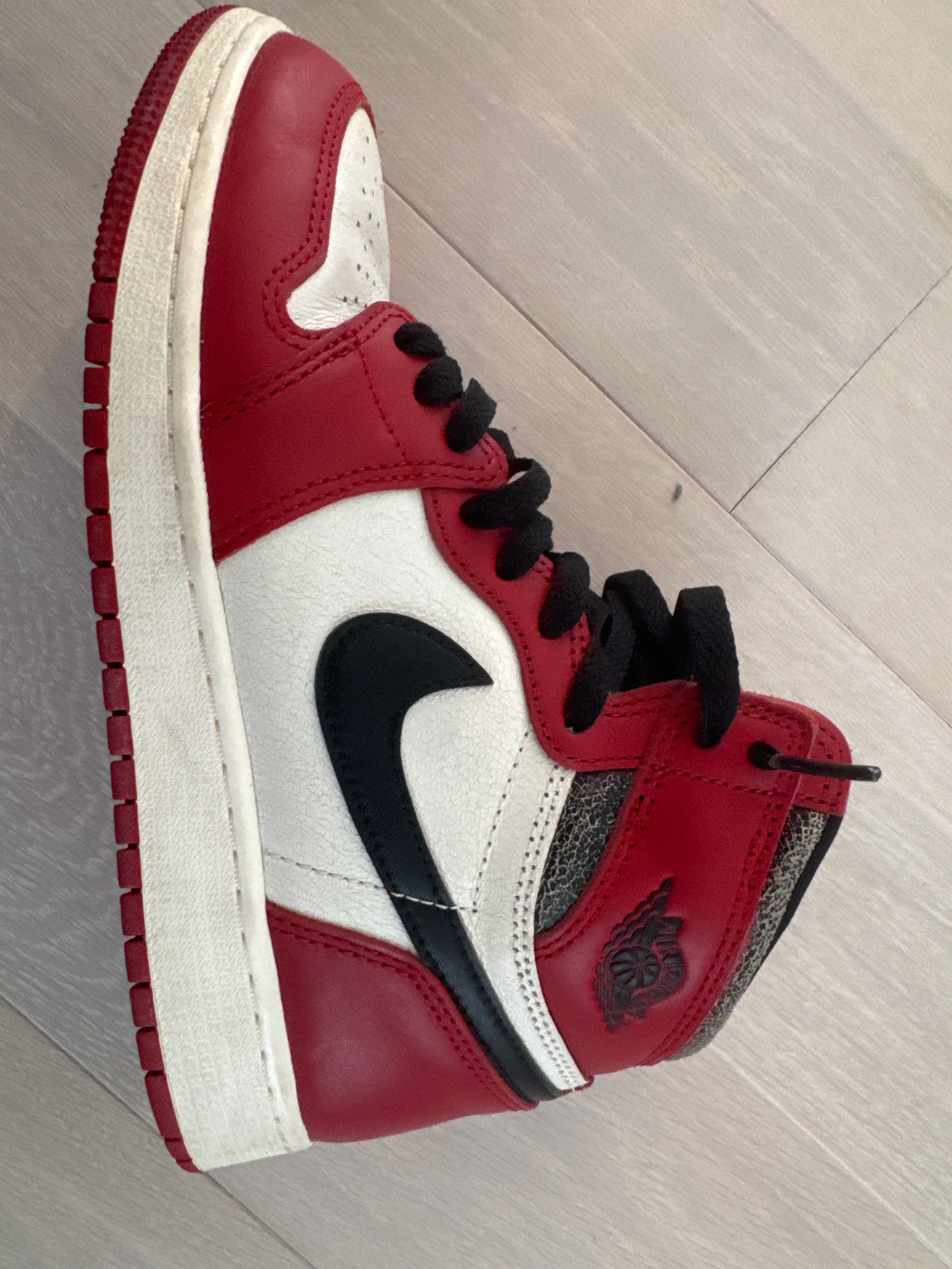 Nike GS Air Jordan 1 High OG "Lost & Found/Chicago"