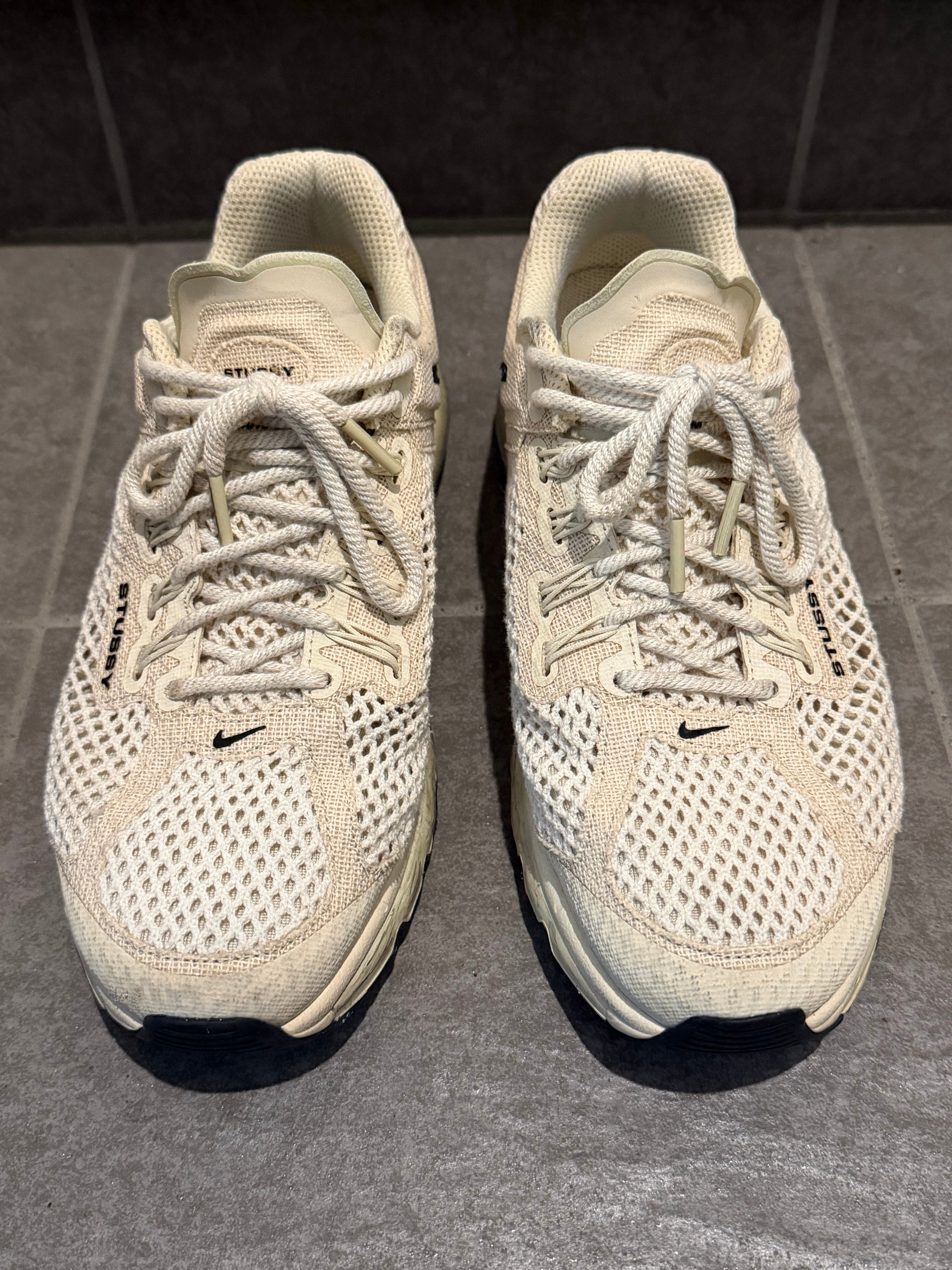 Stussy × Nike Air Max 2013 "Fossil"