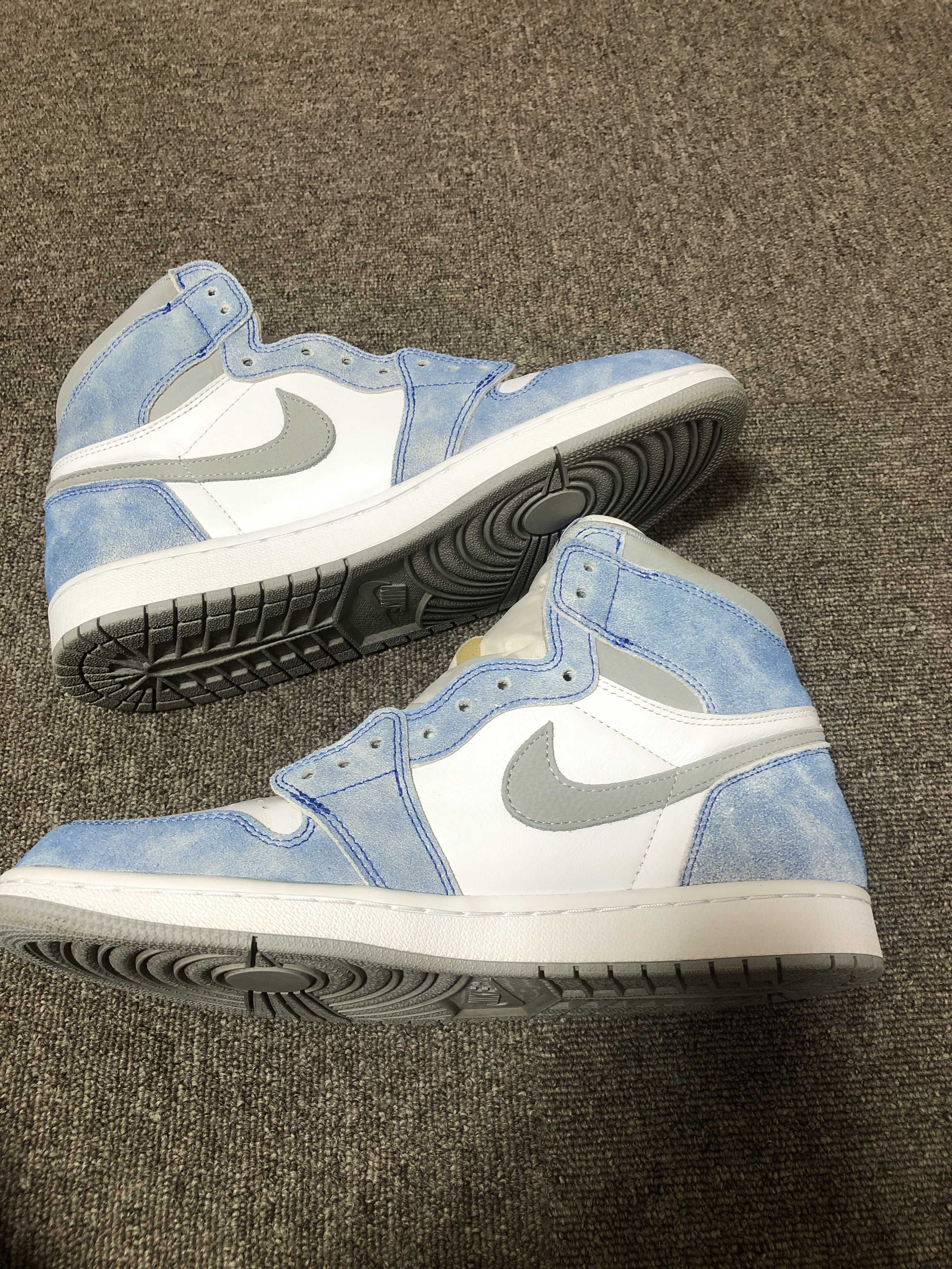 Nike Air Jordan 1 High OG "Hyper Royal"