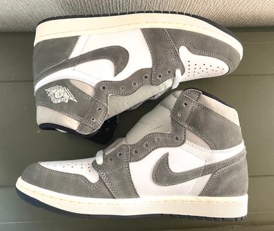 Nike Air Jordan 1 Retro High OG "Black and Smoke Grey"