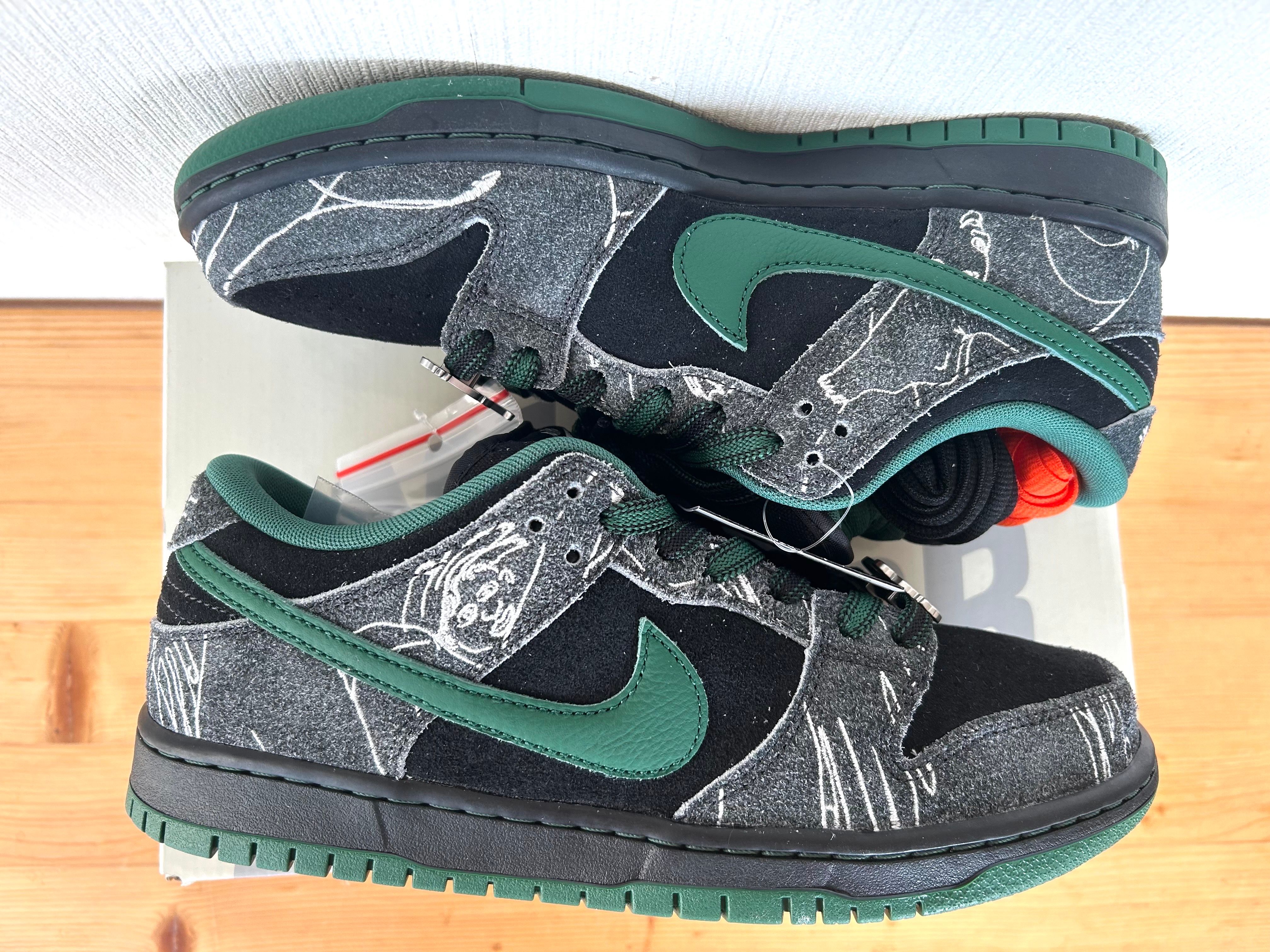 There Skateboards × Nike SB Dunk Low Pro "Anthracite and Gorge Green"