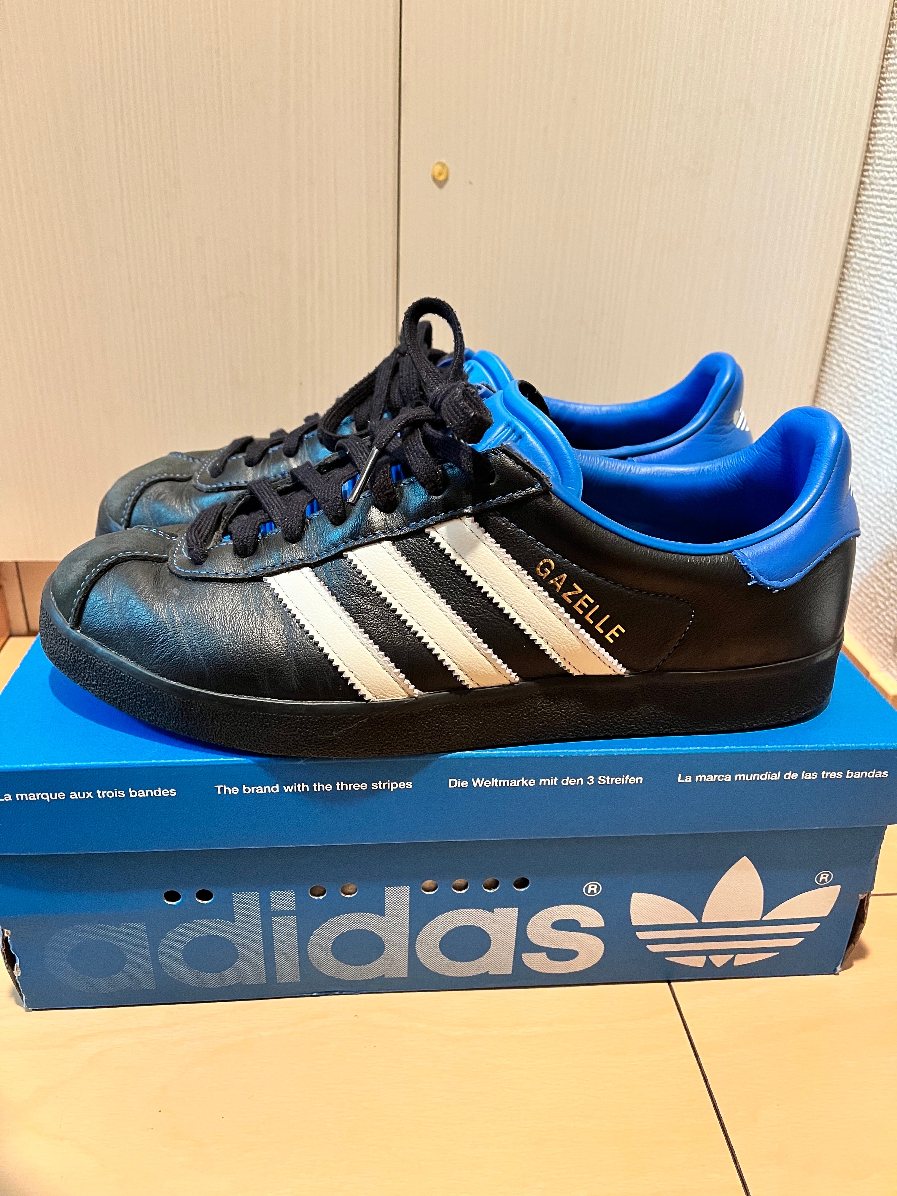 アディダス ガゼル85 "コアブラック/ブルーバード/コアホワイト"