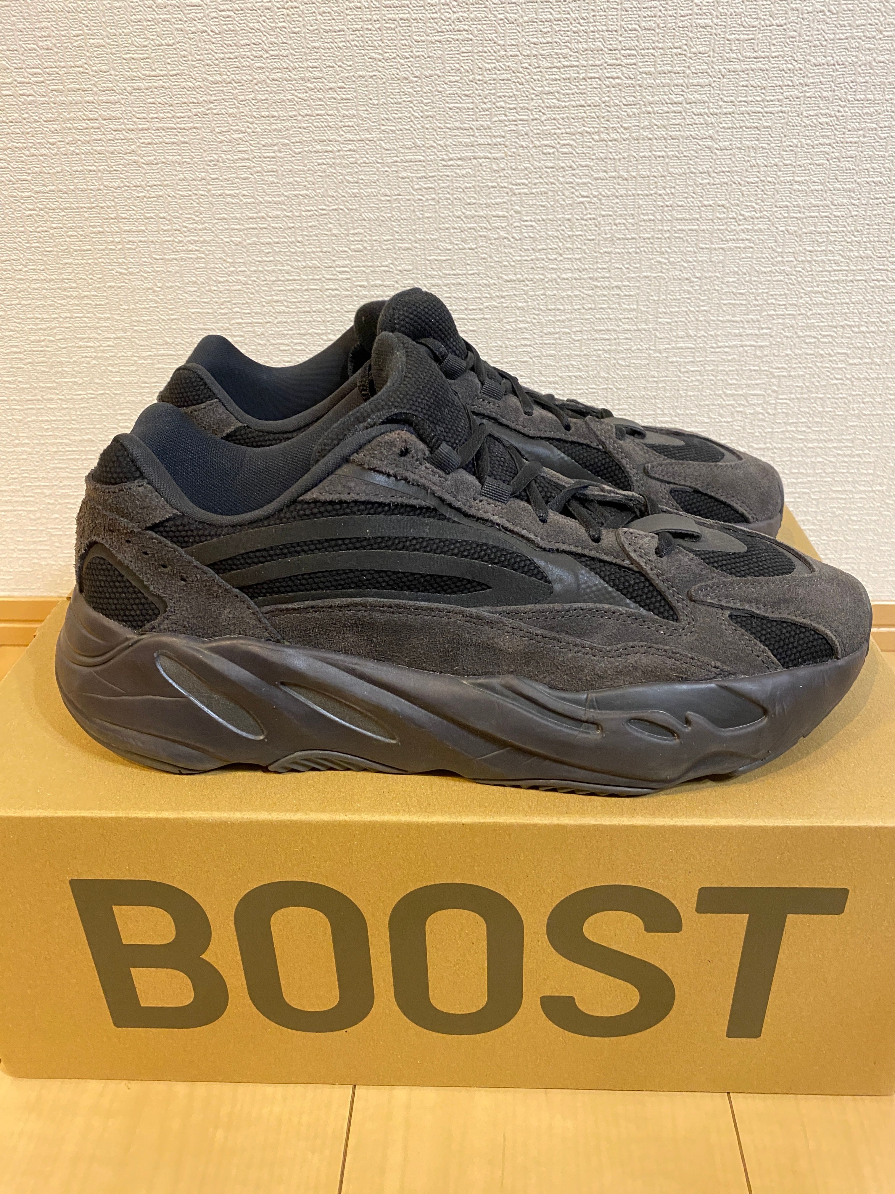 adidas YEEZY BOOST 700 V2 "Vanta"