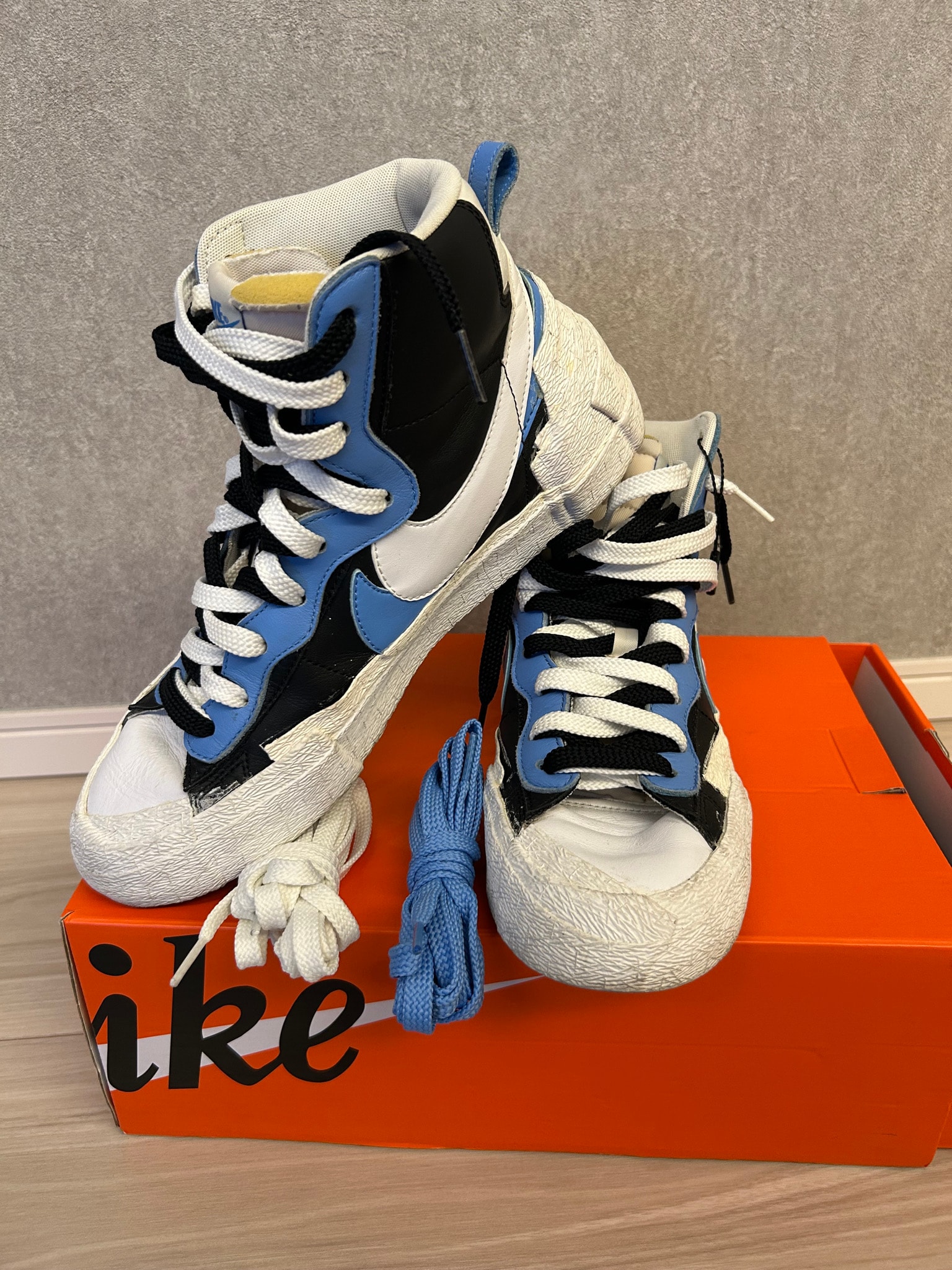 sacai × NIKE BLAZER MID "BLACK / BLUE"