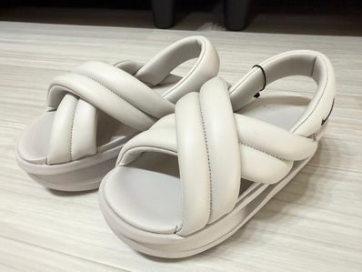 Nike Women's Air Max Isla Sandal "Light Iron Ore/Pure Platinum/Black"