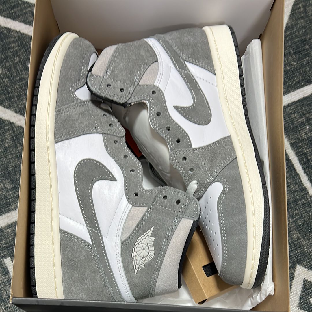 Nike Air Jordan 1 Retro High OG "Black and Smoke Grey"