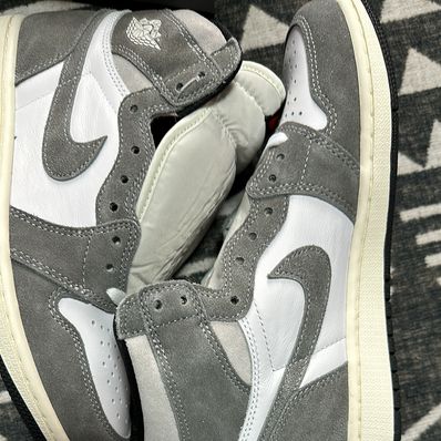 Nike Air Jordan 1 Retro High OG "Black and Smoke Grey"