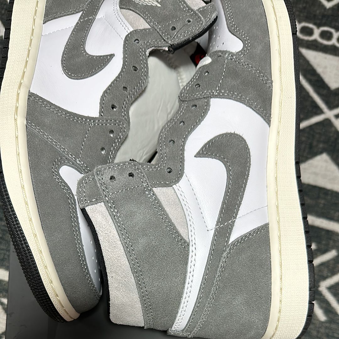 Nike Air Jordan 1 Retro High OG "Black and Smoke Grey"