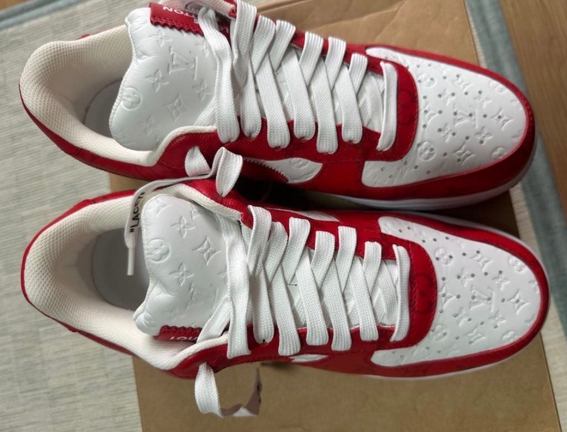 ルイヴィトン × ナイキ エアフォース1 ロー バイ ヴァージル・アブロー "ホワイト & コメット レッド"