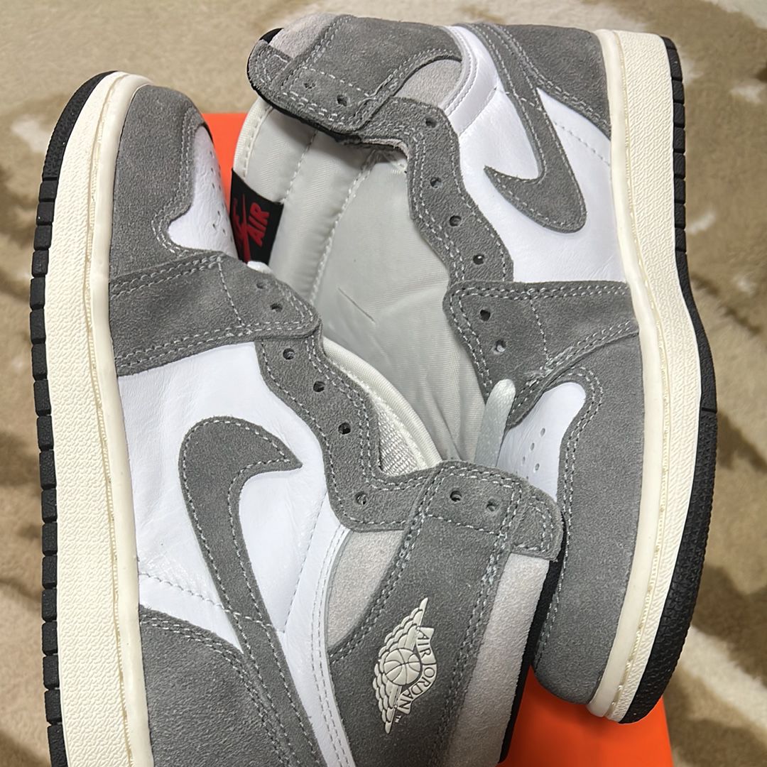 Nike Air Jordan 1 Retro High OG "Black and Smoke Grey"