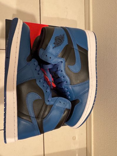 Nike Air Jordan 1 Retro High OG "Dark Marina Blue"