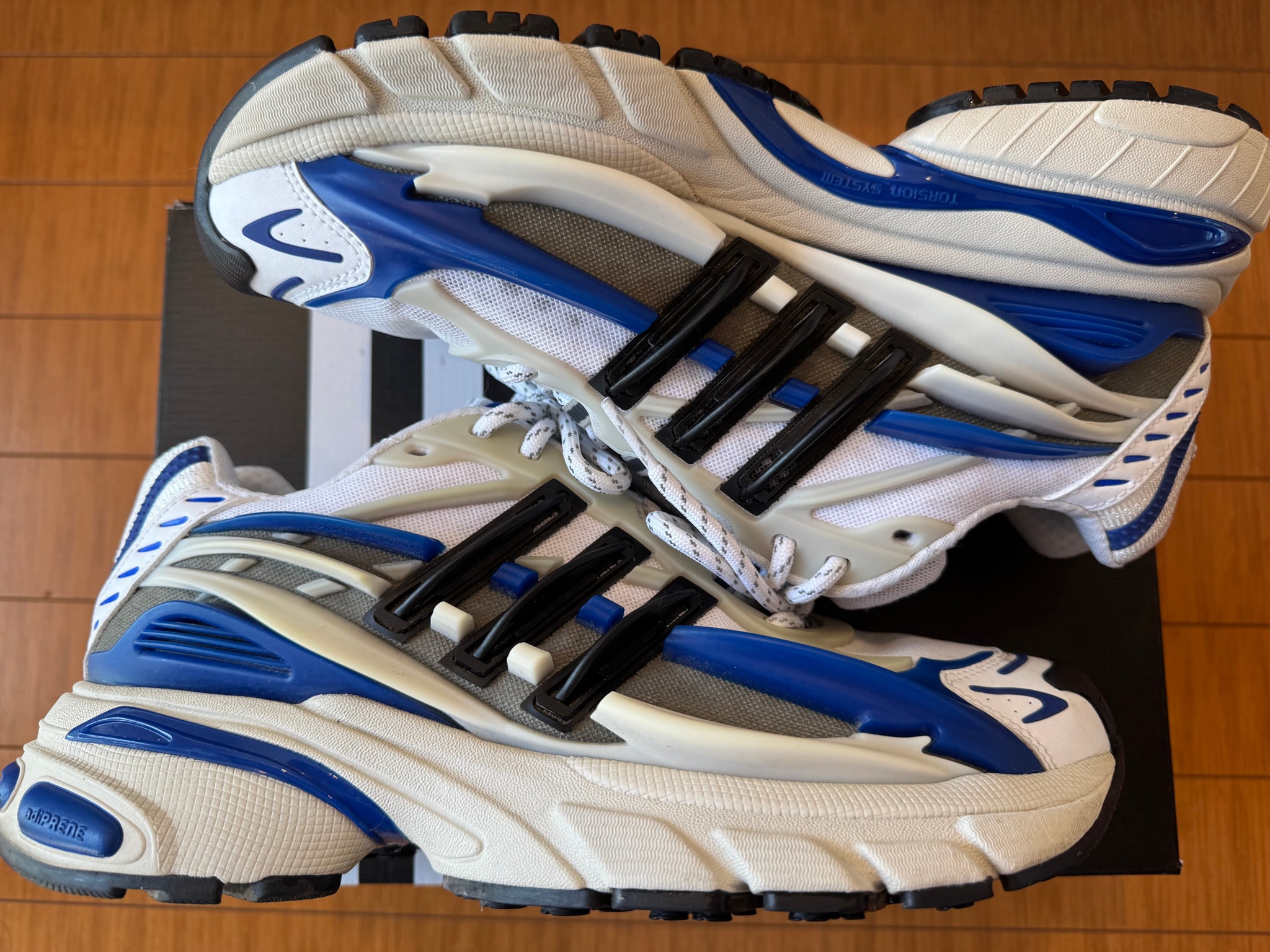 Pharrell Williams × adidas Jellyfish "Team Royal Blue"