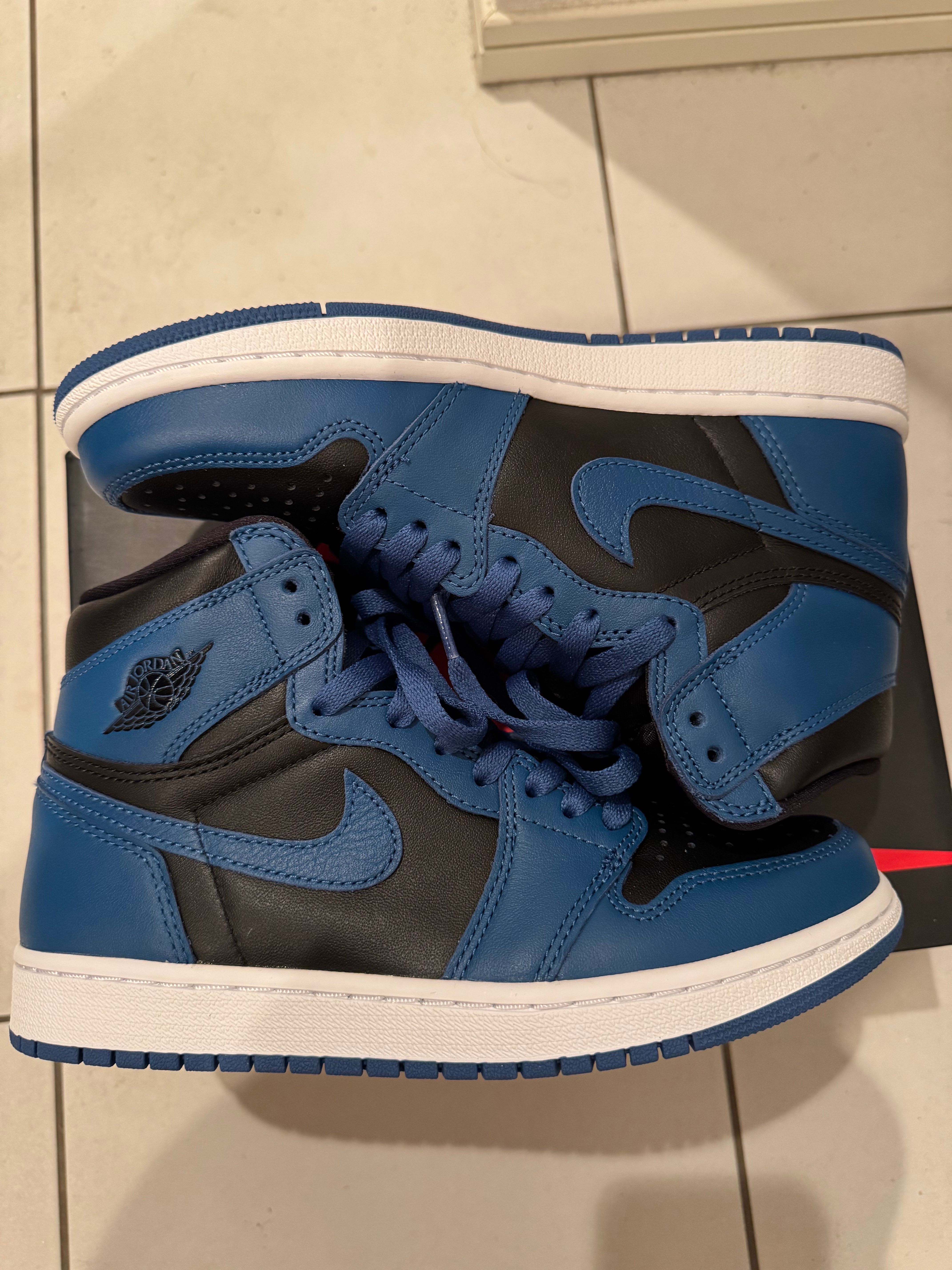 Nike Air Jordan 1 Retro High OG "Dark Marina Blue"