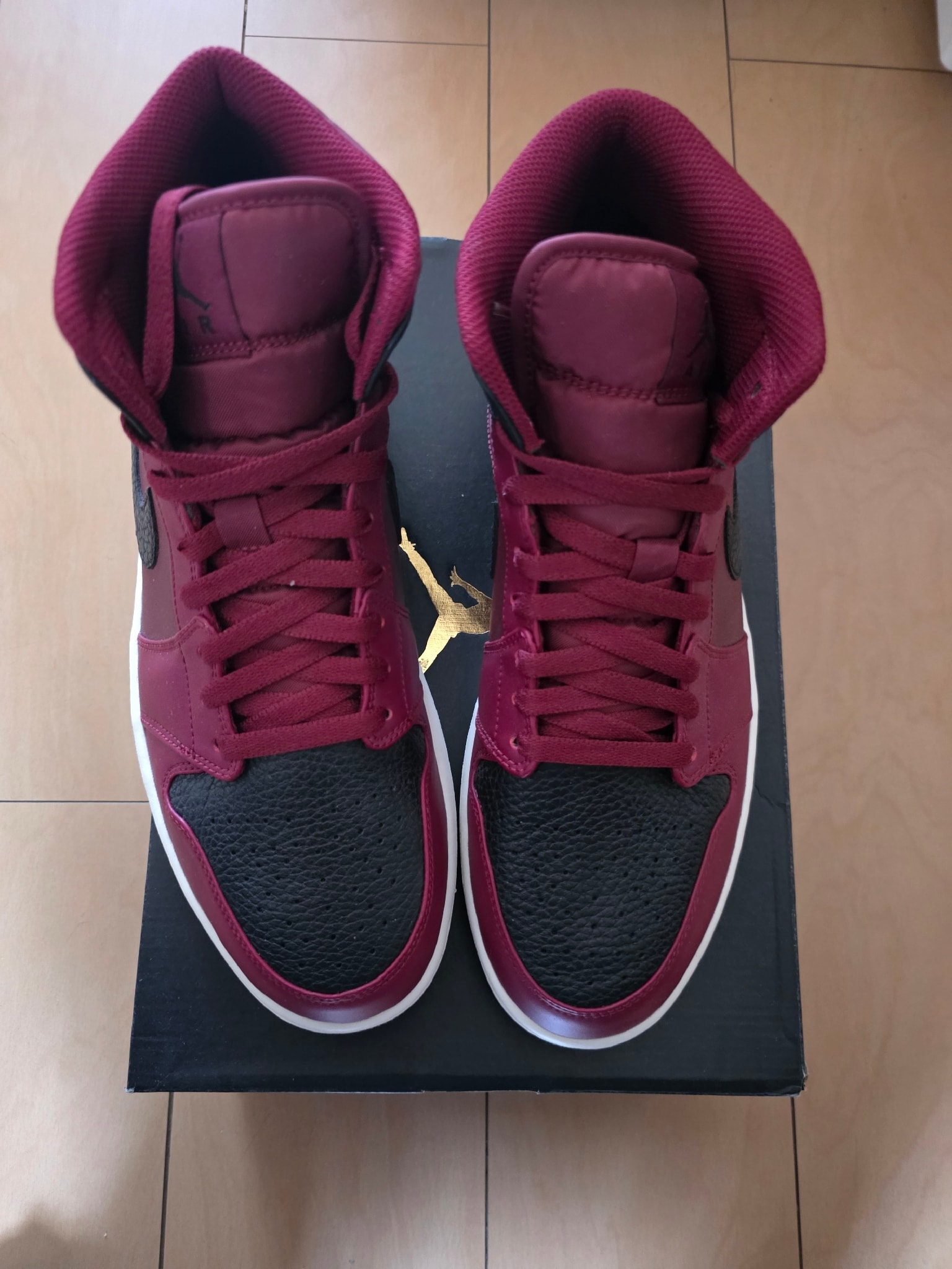 Nike Air Jordan 1 Retro Mid "Team Red/Black"