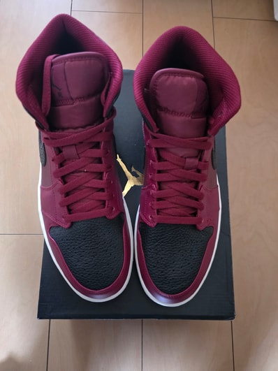 Nike Air Jordan 1 Retro Mid "Team Red/Black"