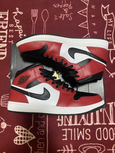 Nike Air Jordan 1 Mid "Chicago Black Toe"