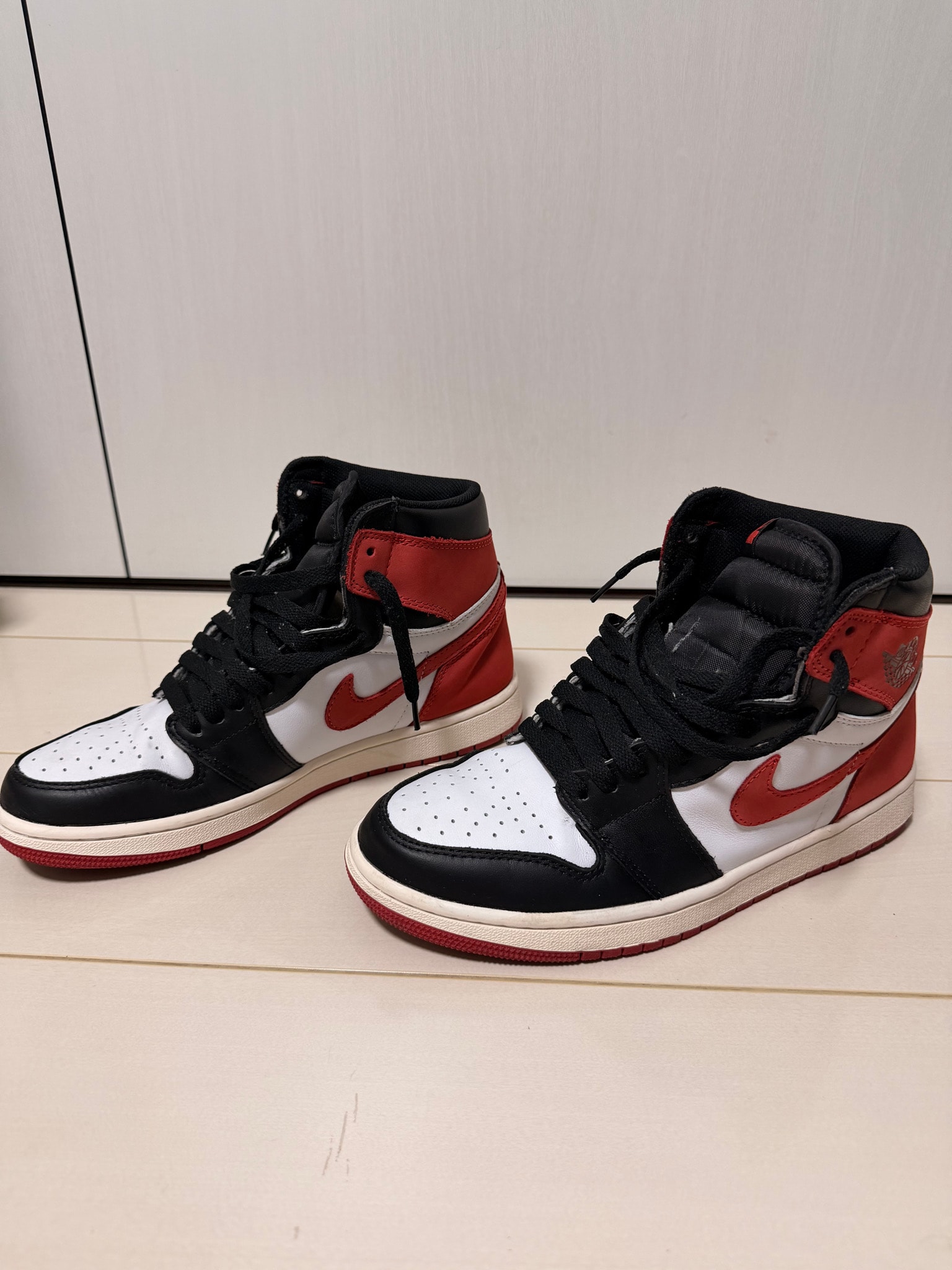 Nike Air Jordan 1 Retro High "Track Red"
