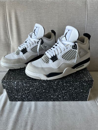 Nike Air Jordan 4 "Military Black"