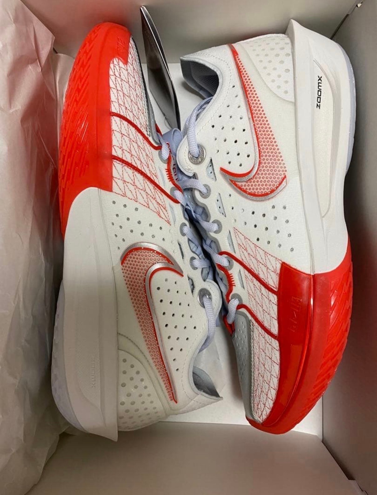 ナイキ GTカット3 "サミットホワイト/ピカンテレッド/フットボールグレー/メタリックシルバー"