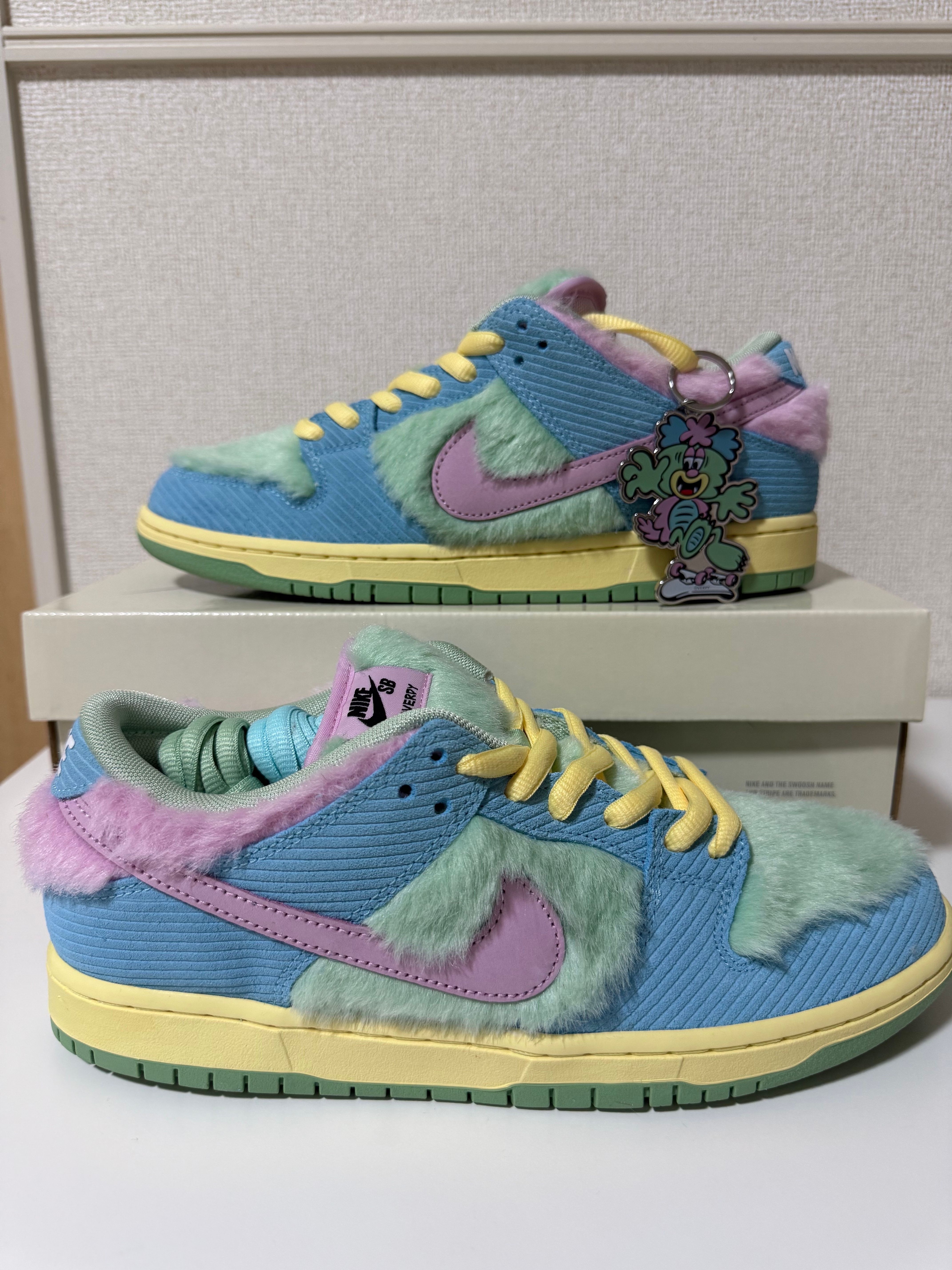 VERDY × Nike SB Dunk Low Pro QS "Visty/Blue Gaze and Enamel Green"