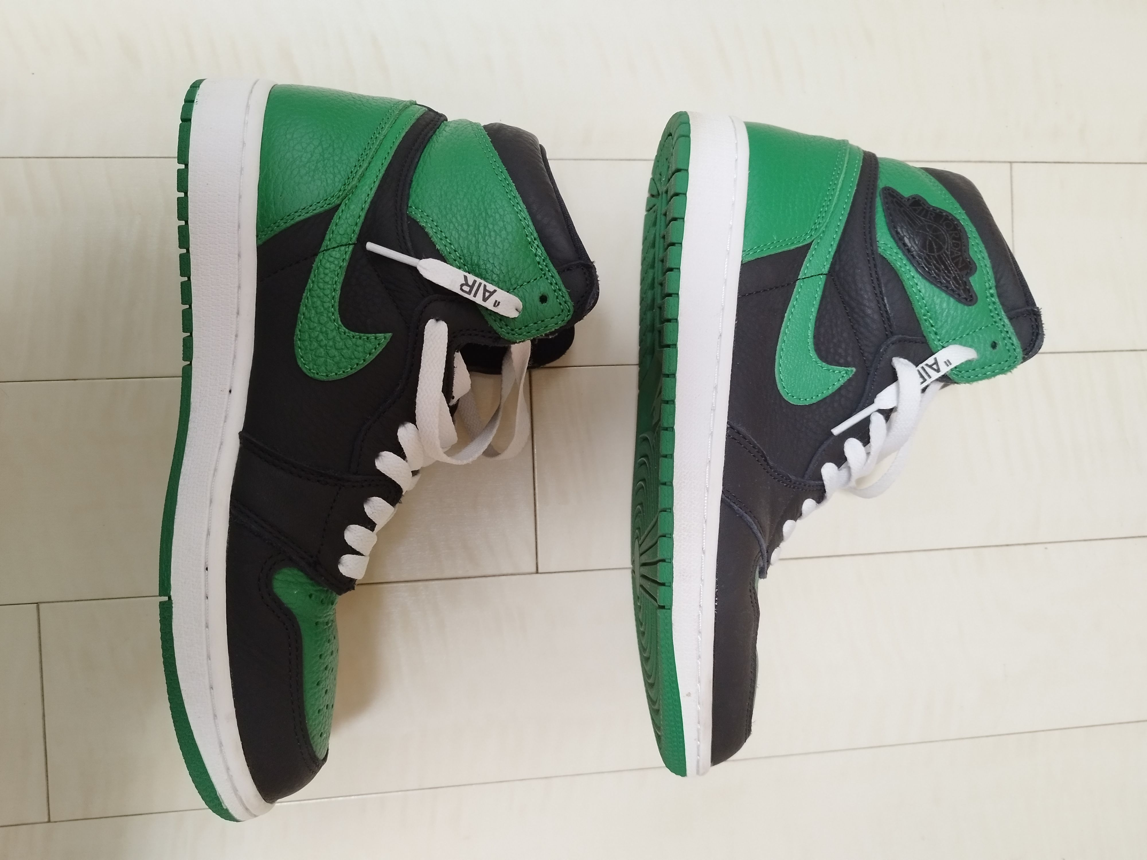 Nike Air Jordan 1 Retro High OG "Black/Pine Green" (2020)      