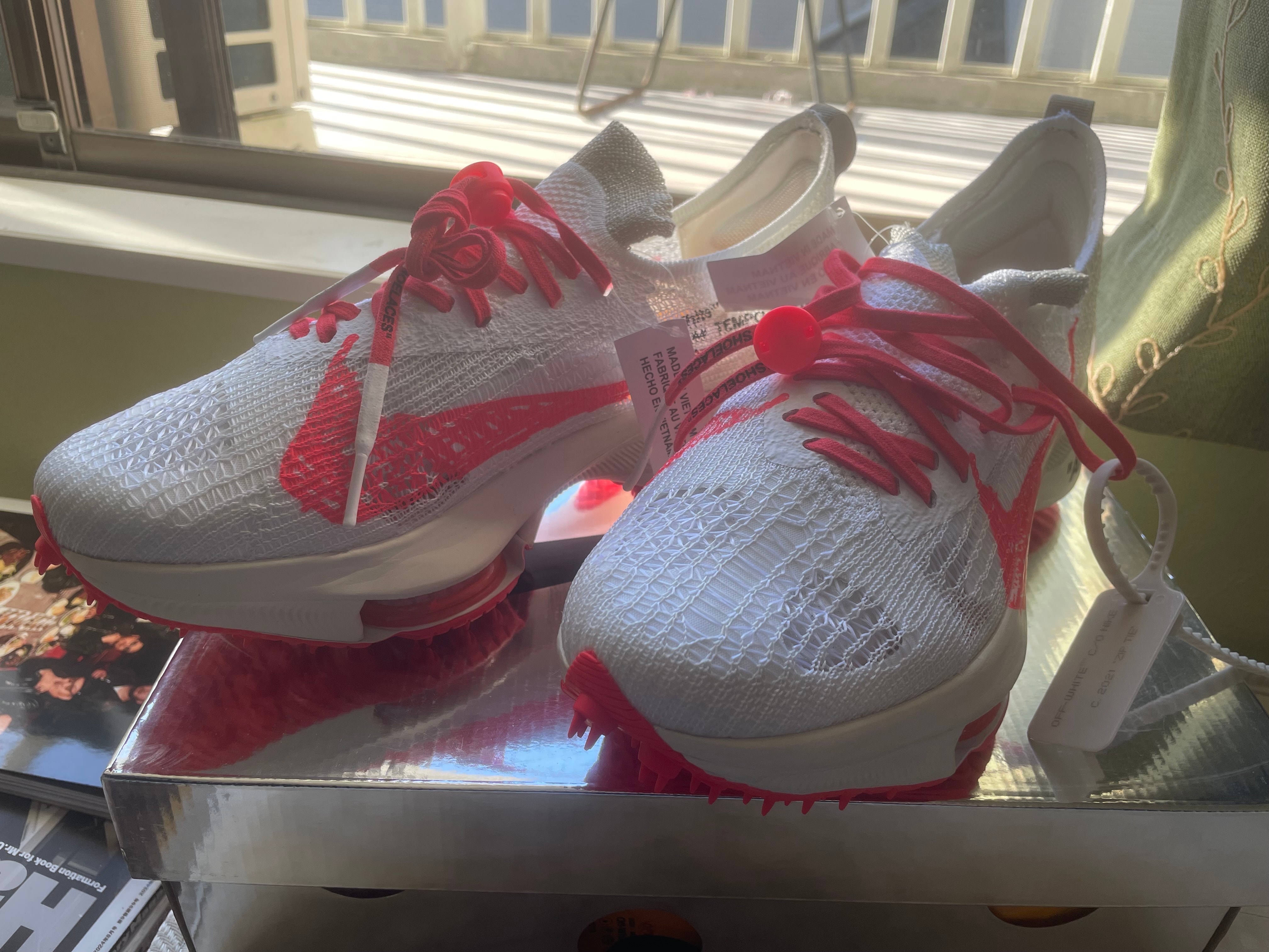 Off-White × Nike Air Zoom Tempo Next% Flyknit "Solar Red"