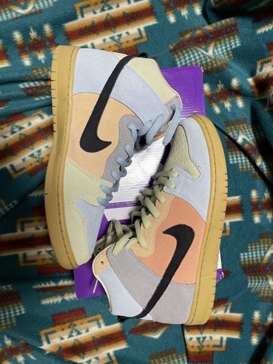 Nike SB Dunk High "Easter Spectrum"
