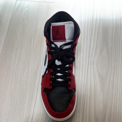 Nike Air Jordan 1 Mid "Chicago Black Toe"