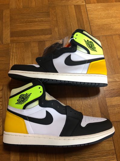 Nike Air Jordan 1 High OG "Volt Gold"