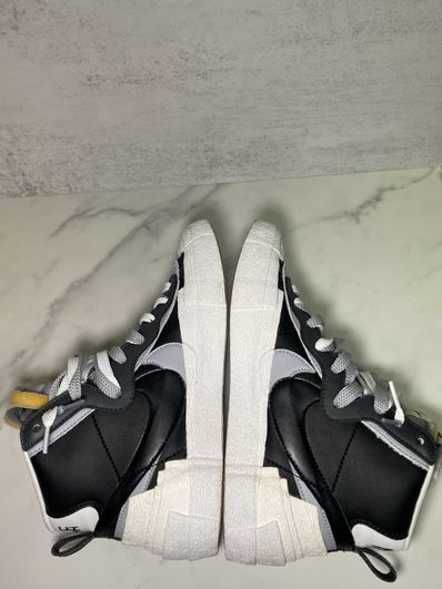 sacai × NIKE BLAZER MID "BLACK/WOLF GREY/WHITE"