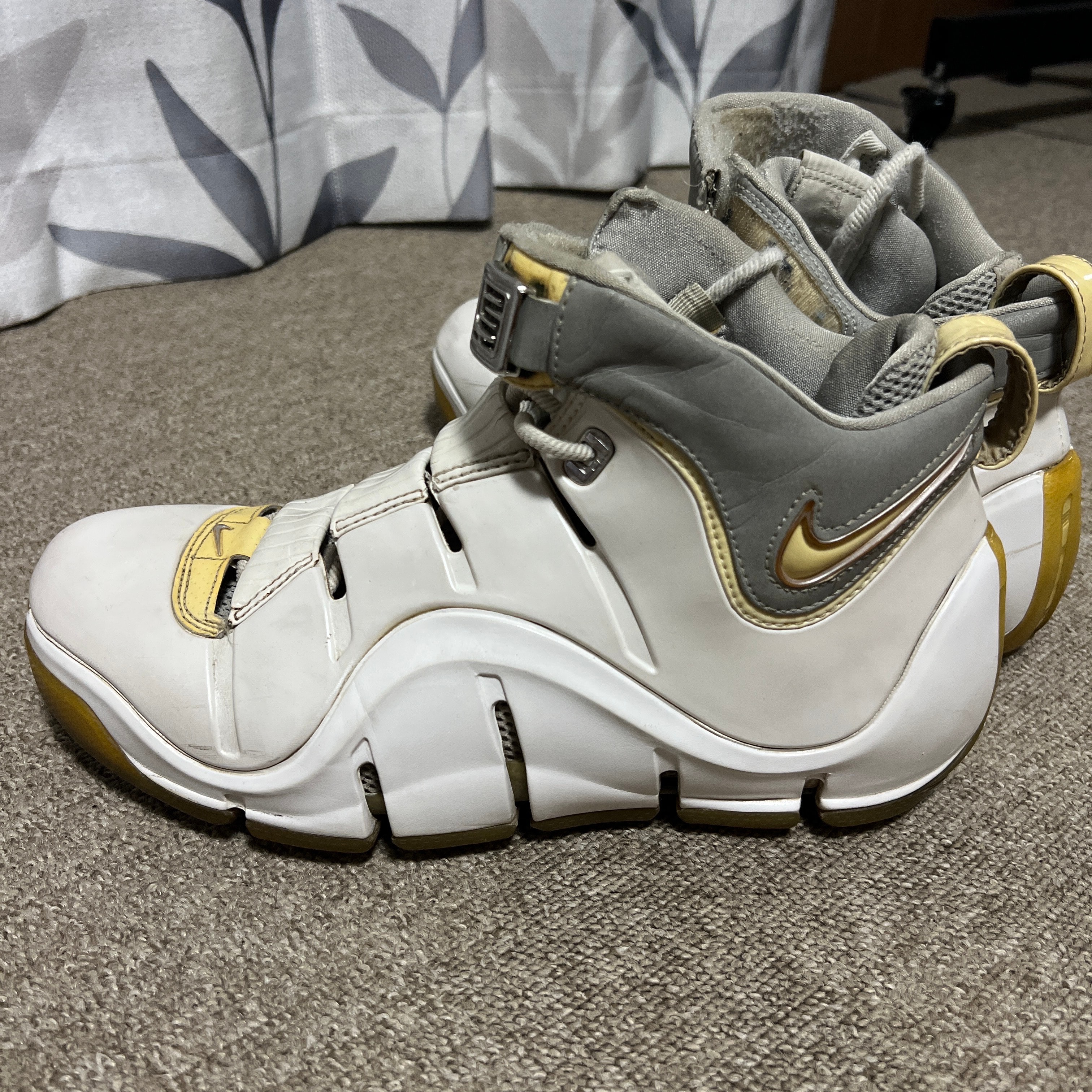 ナイキ レブロン4 "ホワイト クローム"