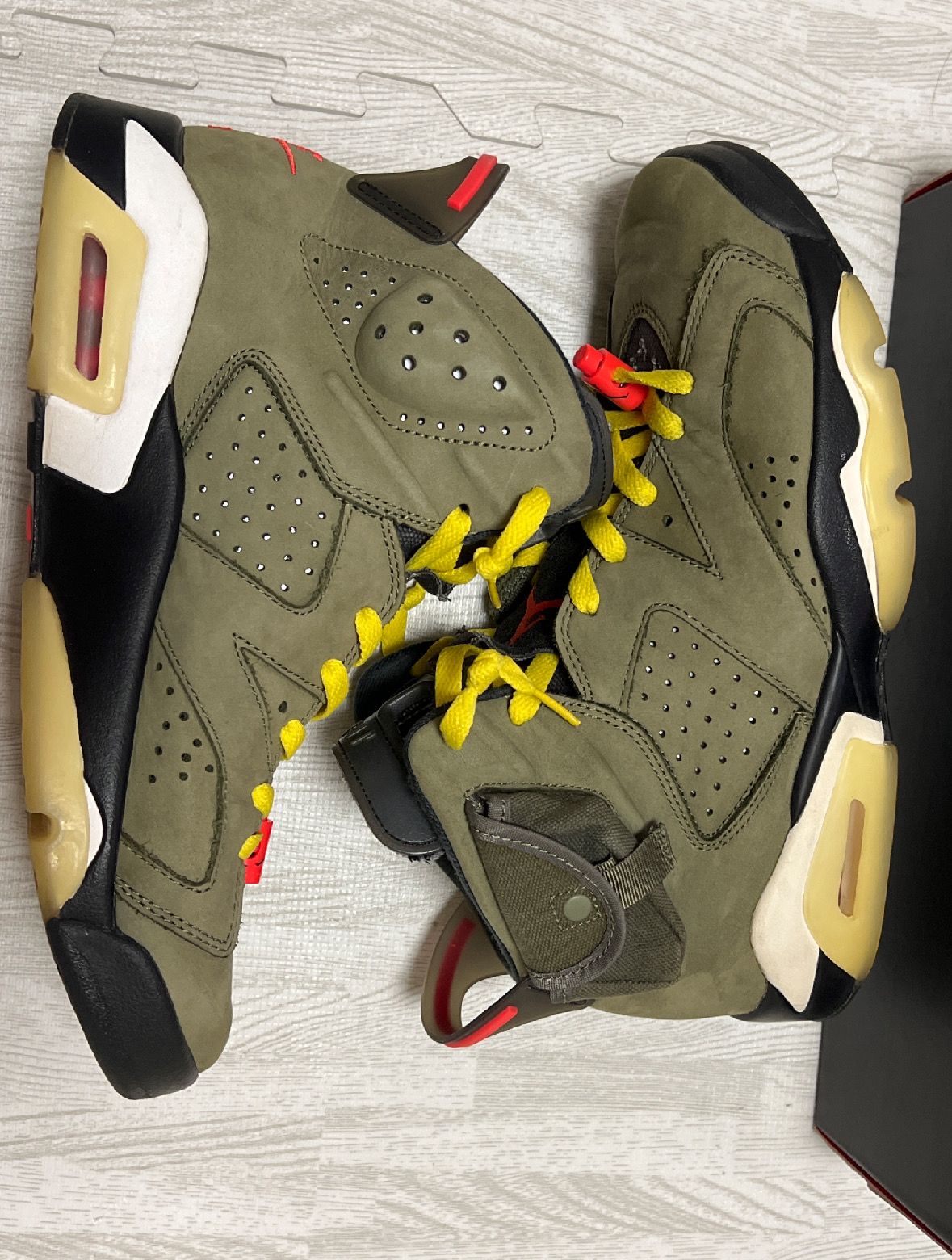 Travis Scott × Nike Air Jordan 6 Retro "Medium Olive"
