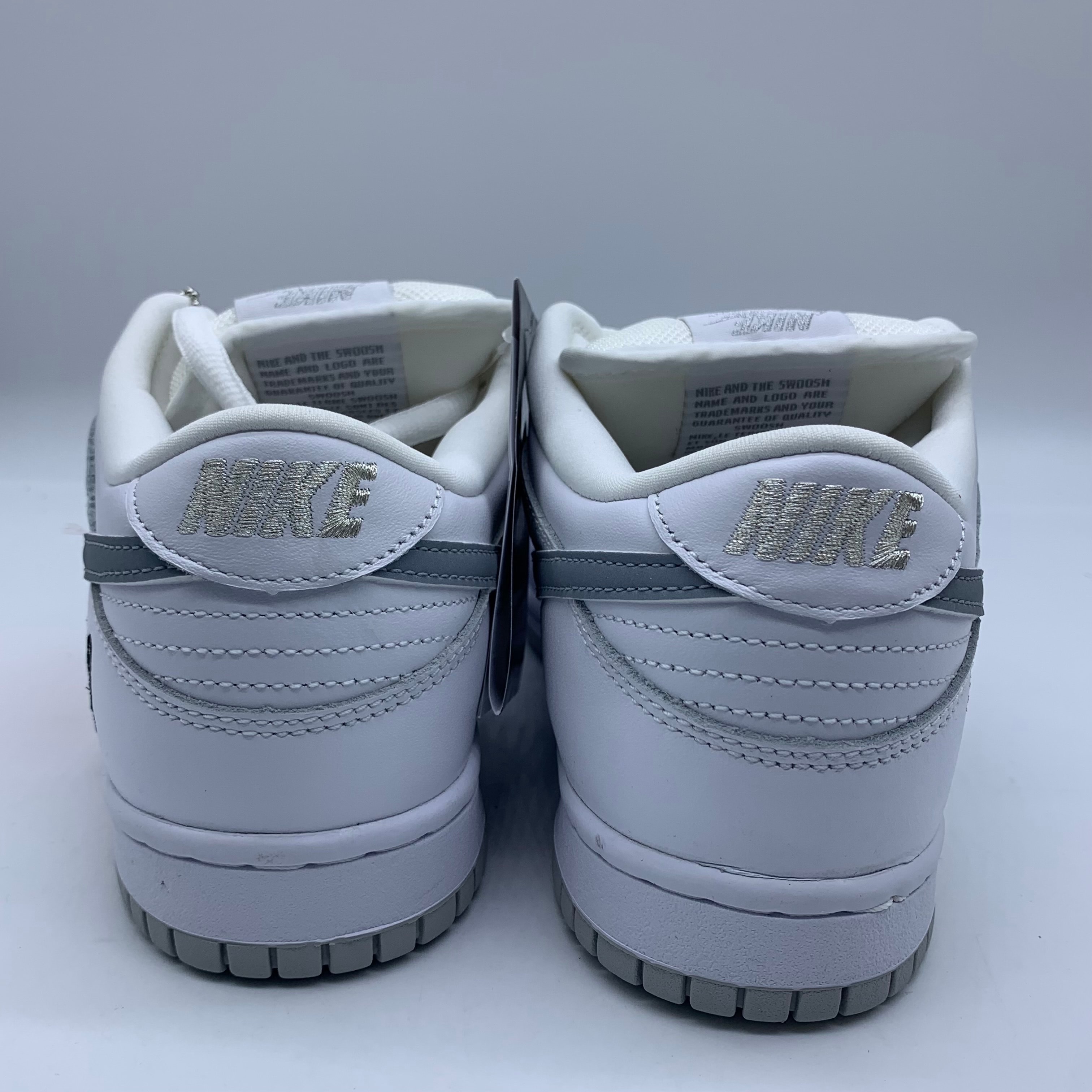 Supreme × Nike SB Dunk Low "White/Metallic Silver" (25FW Week2)