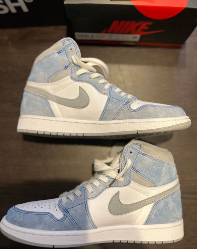 Nike Air Jordan 1 High OG "Hyper Royal"