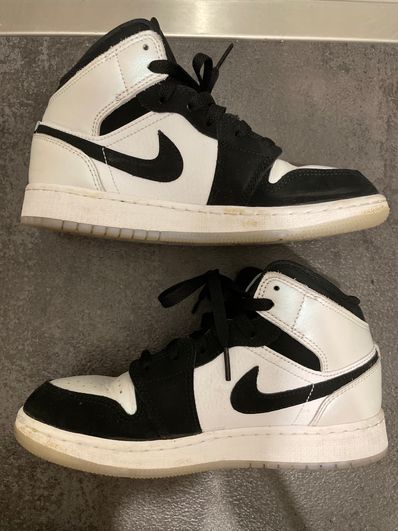 Nike GS Air Jordan 1 Mid "Omega/Black/White"