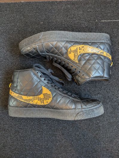 Supreme × Nike SB Blazer Mid "Black"