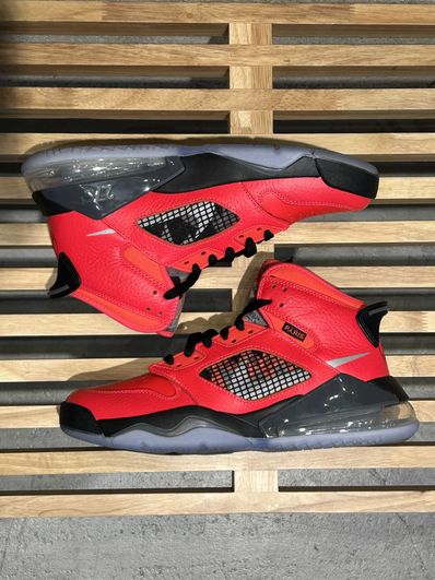 人気アイテム NIKE/ナイキJORDAN MARS 270 PSGコラボシューズ