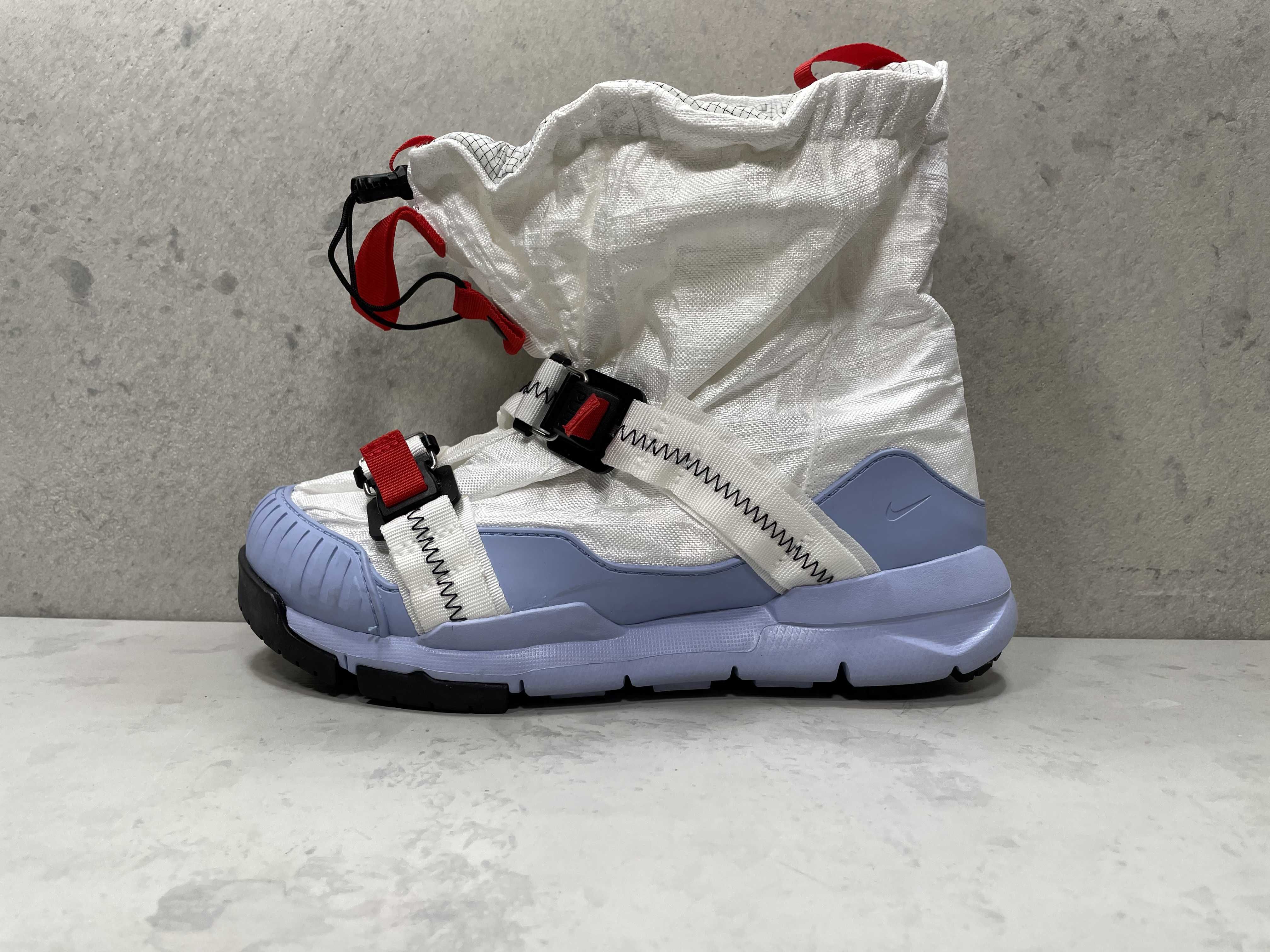 TOM SACHS × NIKE MARSYARD OVERSHOE "WHITE/LIGHT BLUE"
