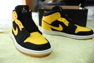 Nike Air Jordan 1 Retro Mid