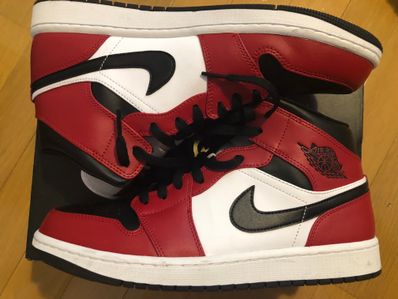 Nike Air Jordan 1 Mid "Chicago Black Toe"