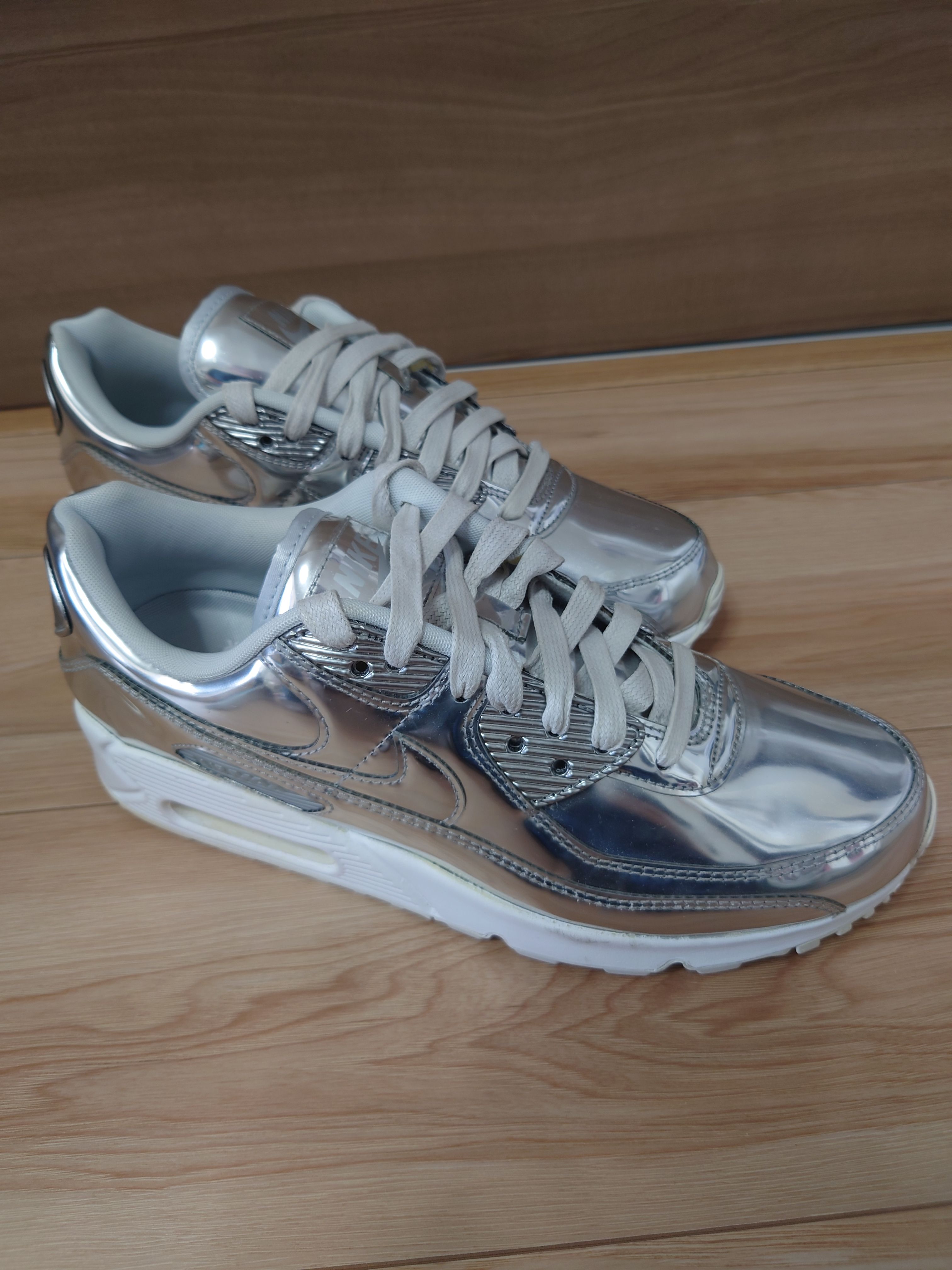 Nike Women's Air Max 90 SE "White/Metallic Gold/Metallic Silver"