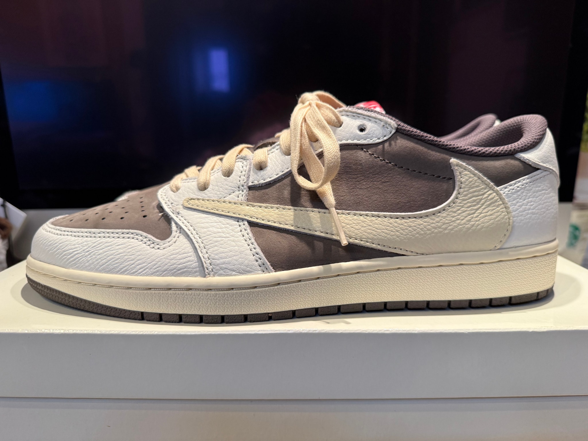トラヴィススコット × ナイキ エアジョーダン1 ロー OG SP 
