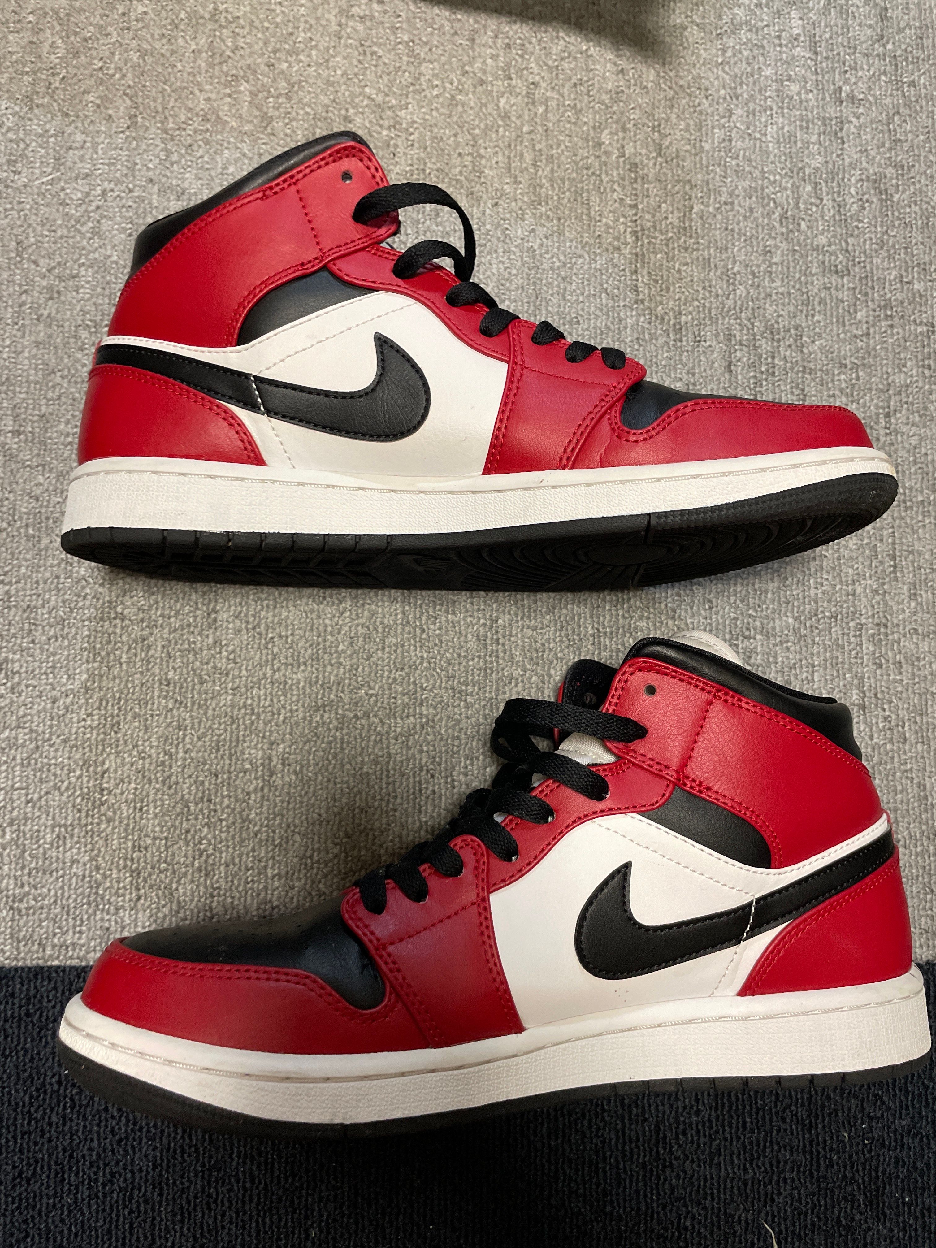 Nike Air Jordan 1 Mid "Chicago Black Toe"