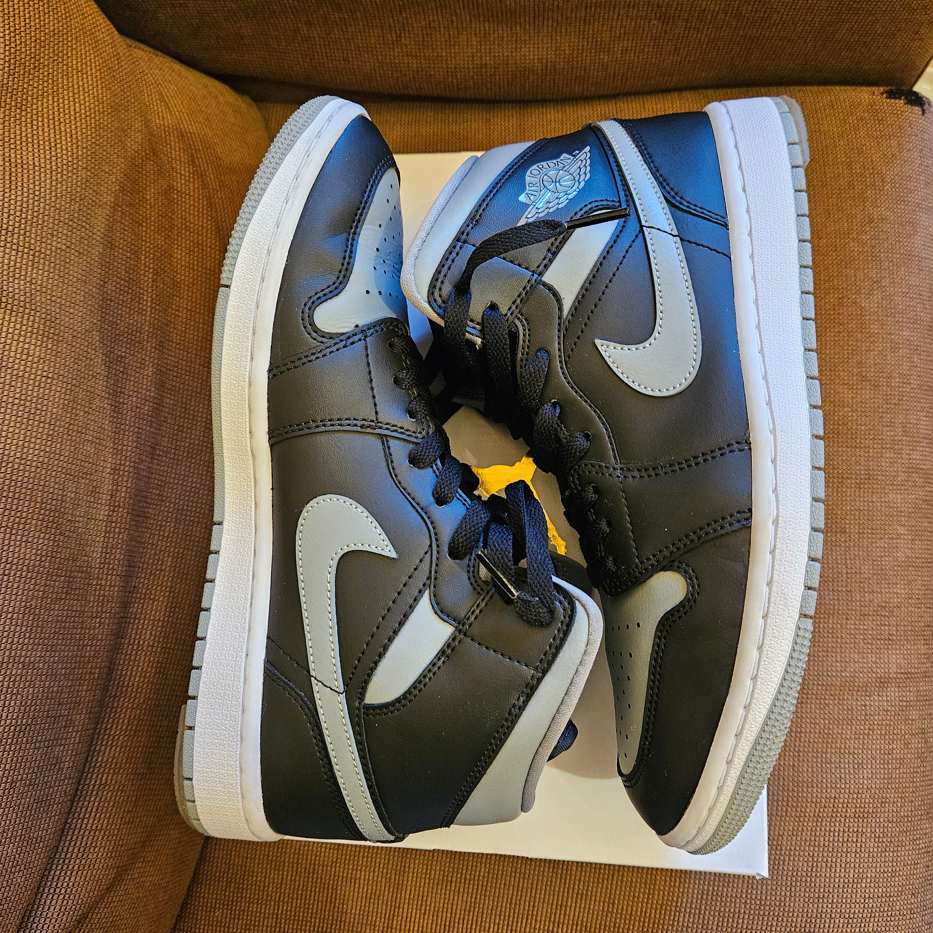 Nike Women's Air Jordan 1 Mid "Shadow"
