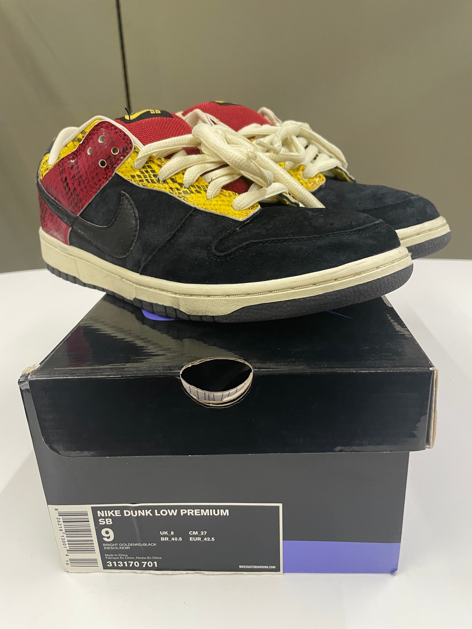Nike SB Dunk Low "Coral Snake"