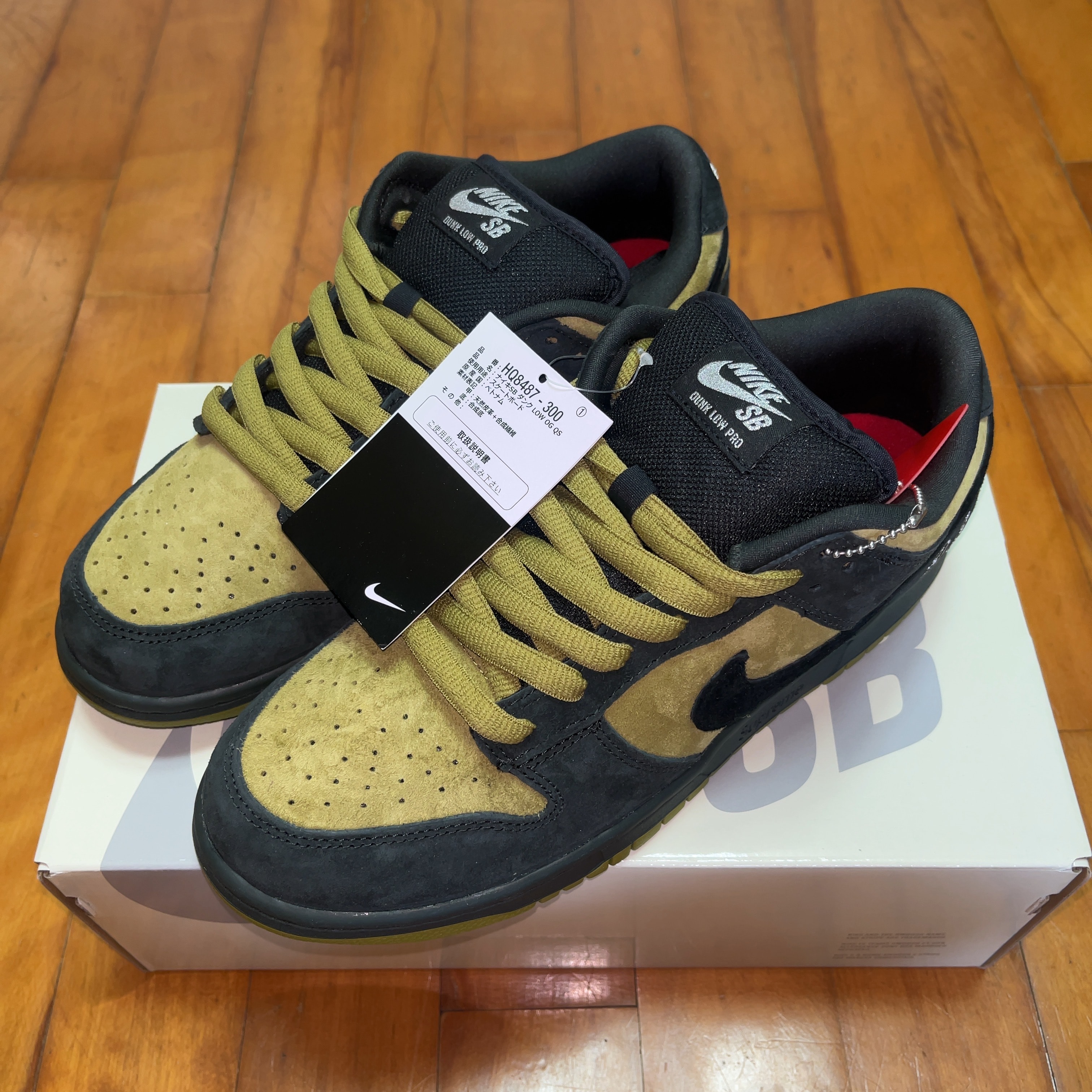 シュプリーム × ナイキ SB ダンク ロー "キャンパーグリーン" (アジア限定) (25FW Week2)