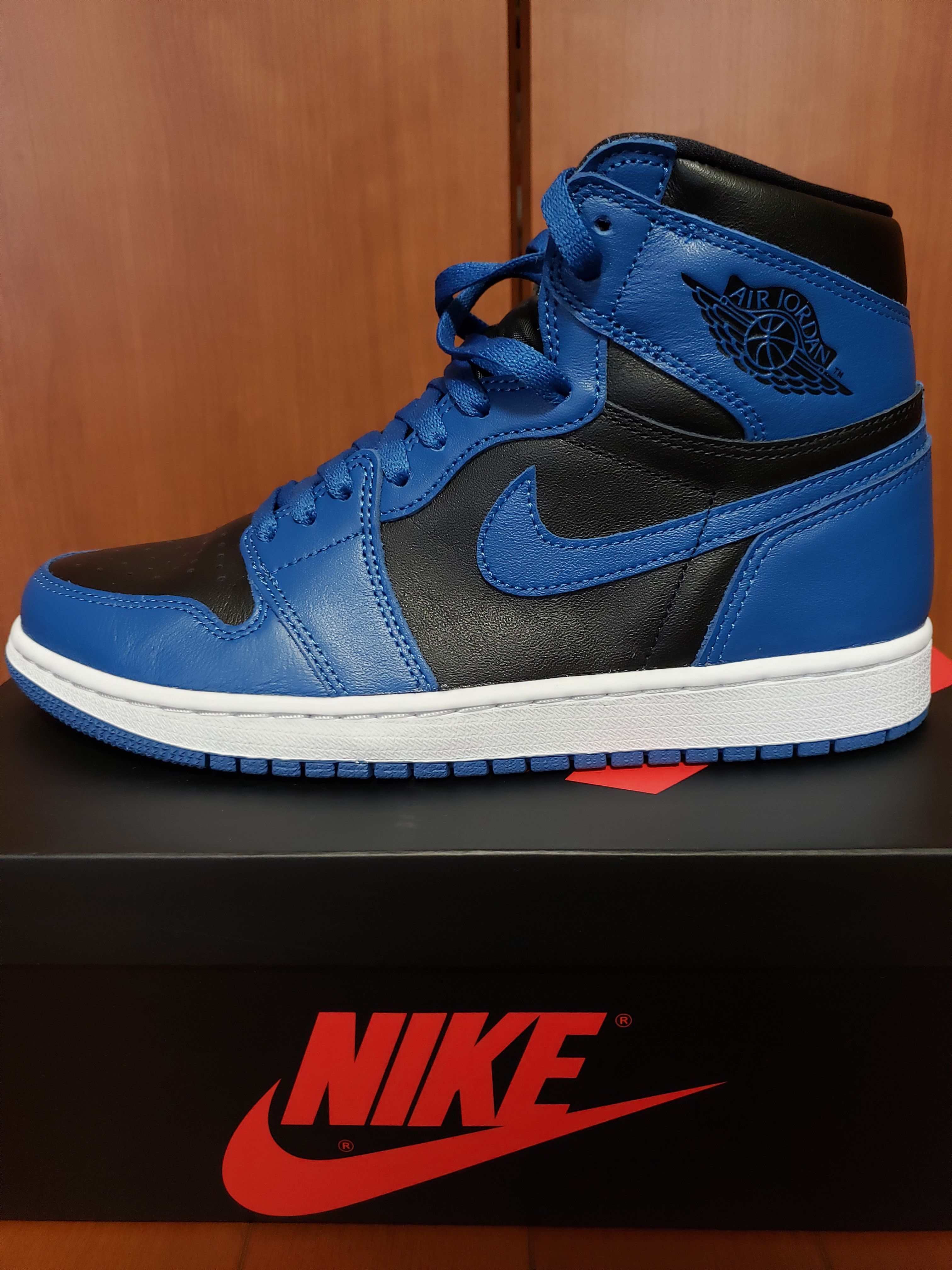 Nike Air Jordan 1 Retro High OG "Dark Marina Blue"