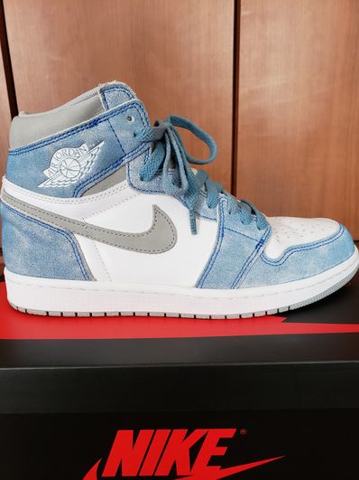 Nike Air Jordan 1 High OG "Hyper Royal"